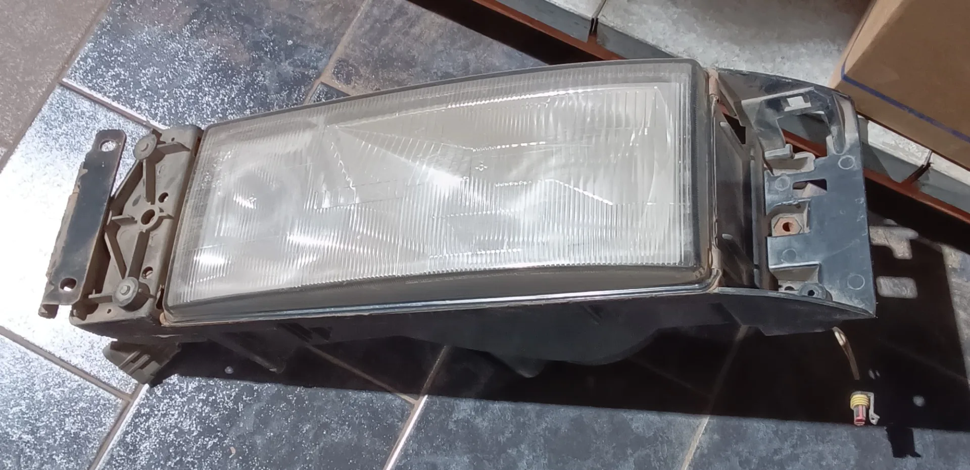 Phare IVECO Droite
